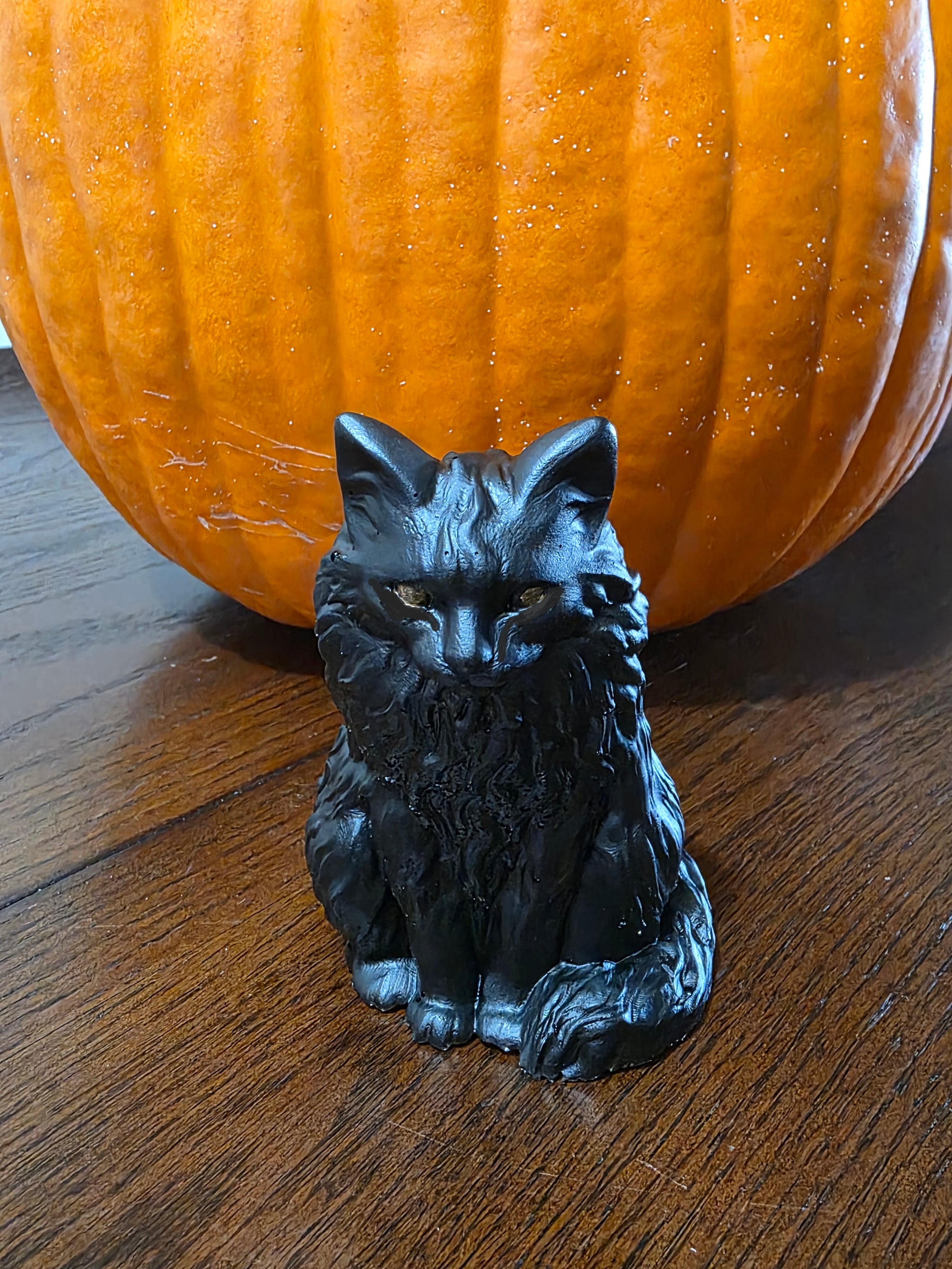 Maine coon figurine