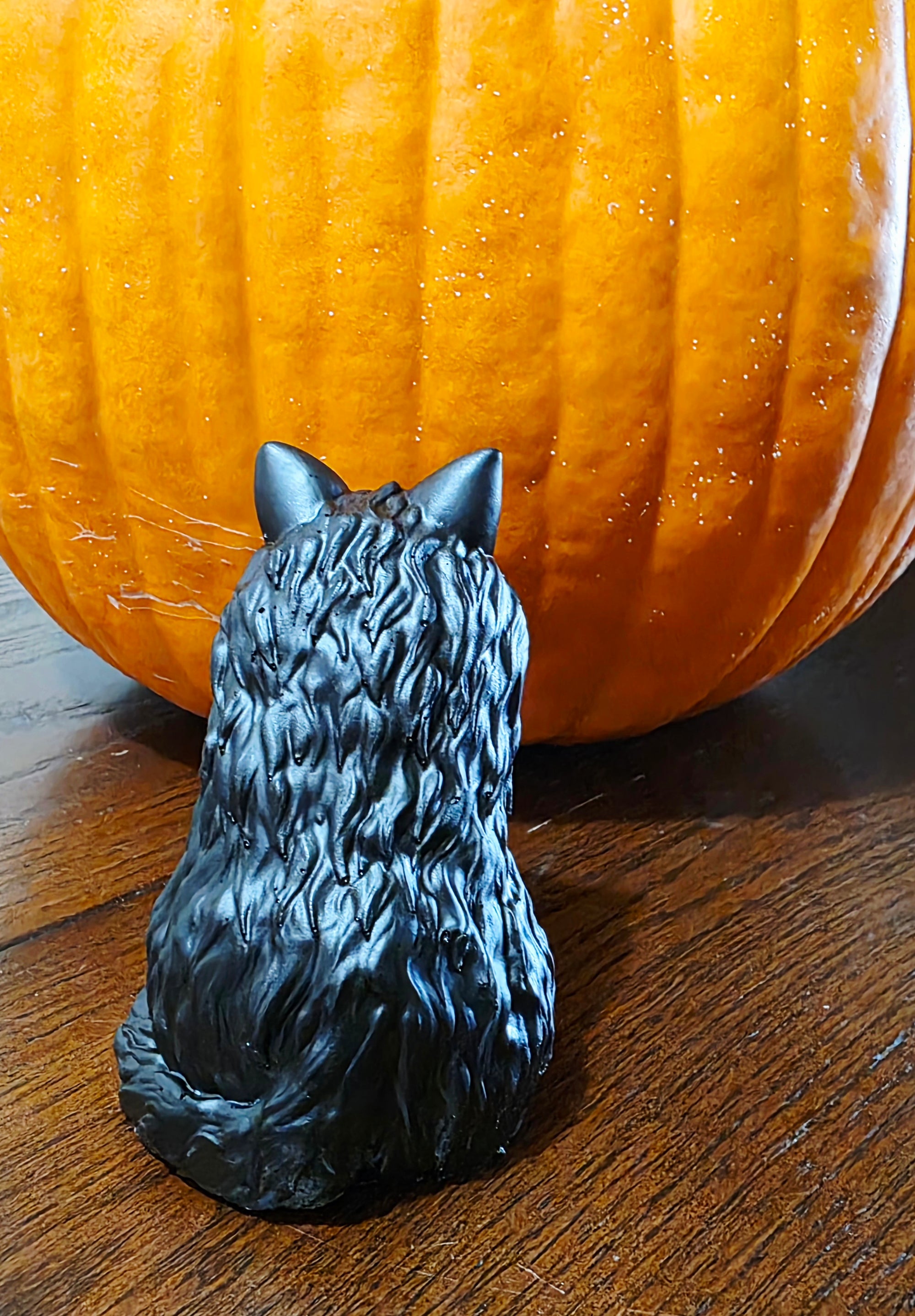 Maine coon figurine