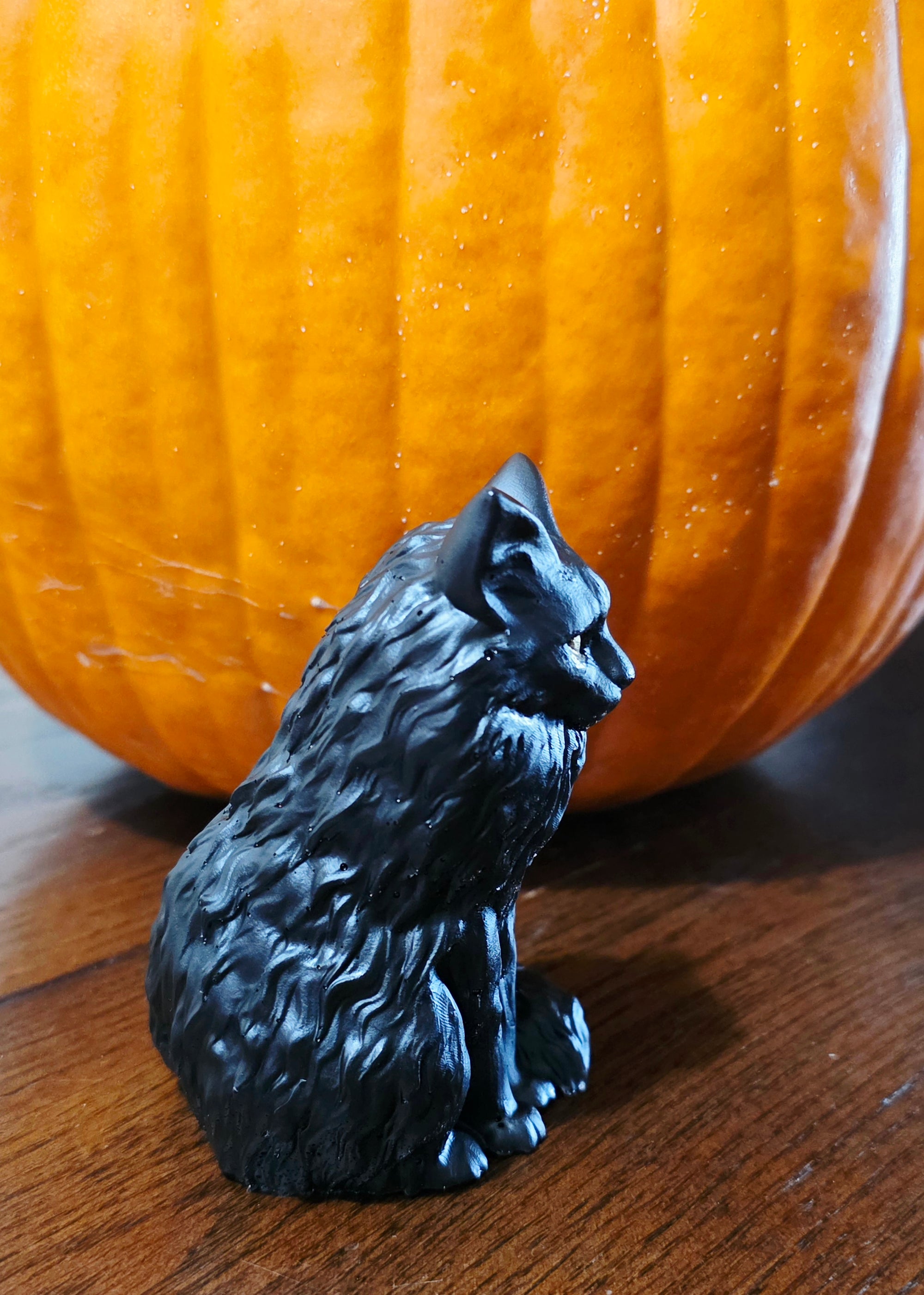 Maine coon figurine