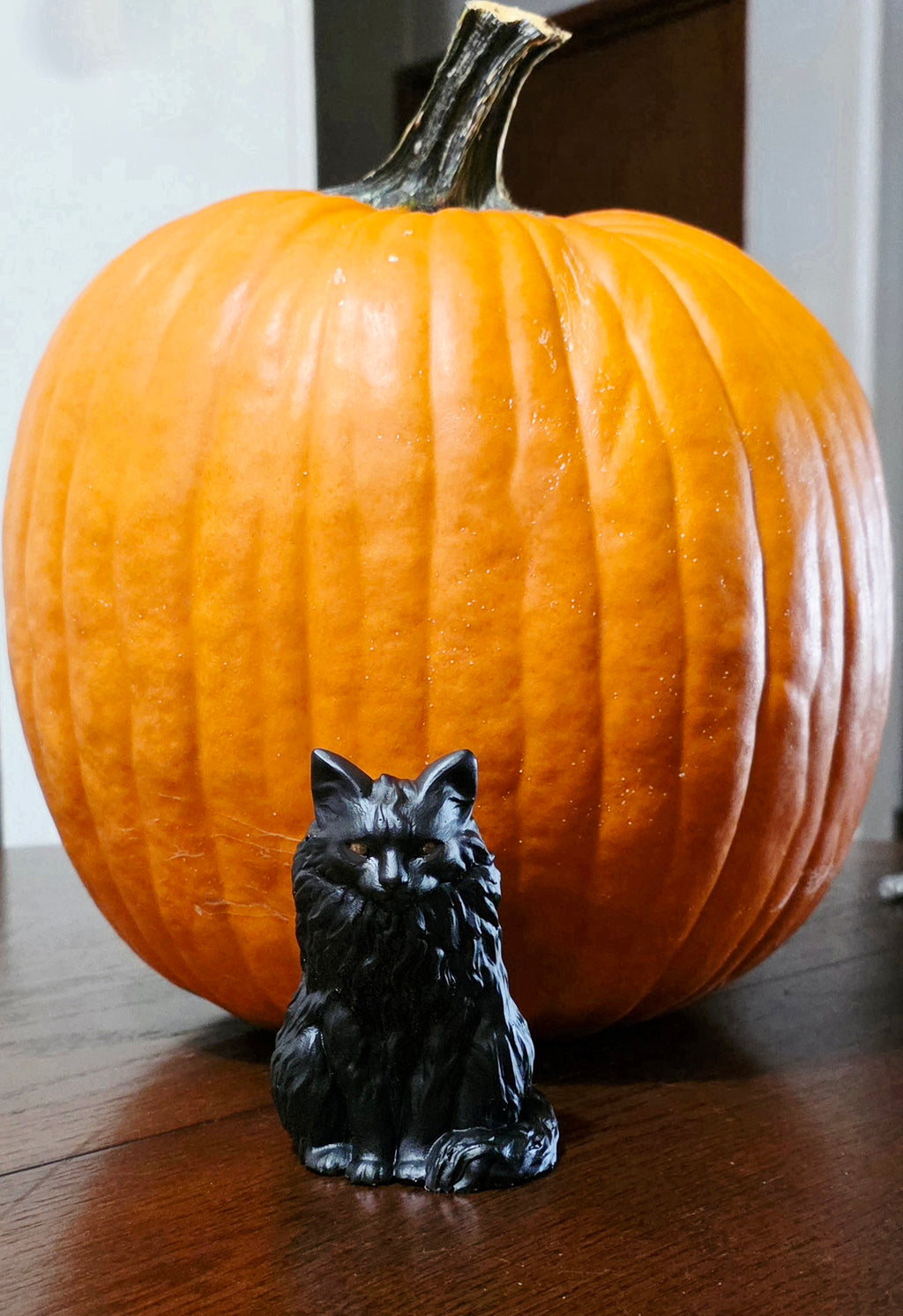 Maine coon figurine