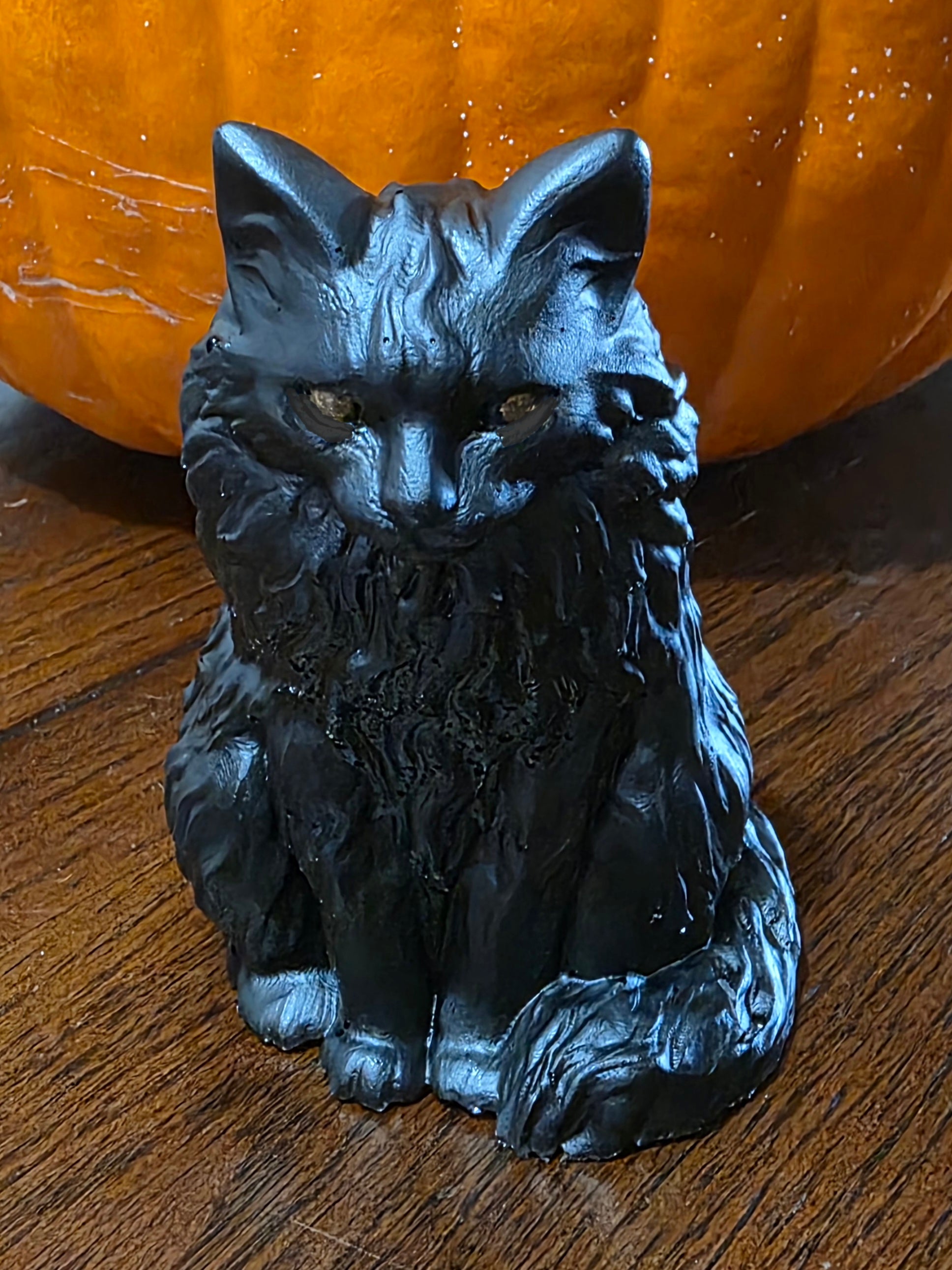 Maine coon figurine